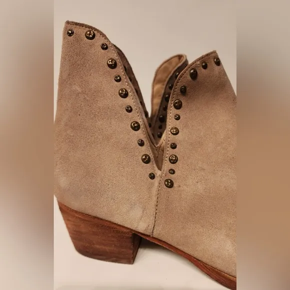 Free People Studded Charm Double V Ankle Boots Tan Women’s Heels Size 8.5
