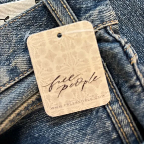 Free People We the Free Tippi Denim Shorts in “In Your Town”. Size 30. NWT