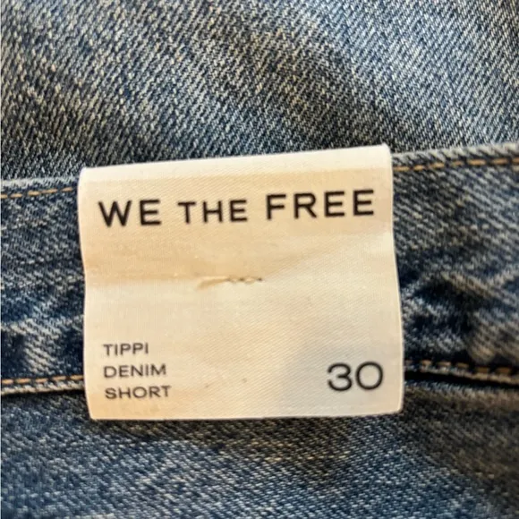 Free People We the Free Tippi Denim Shorts in “In Your Town”. Size 30. NWT