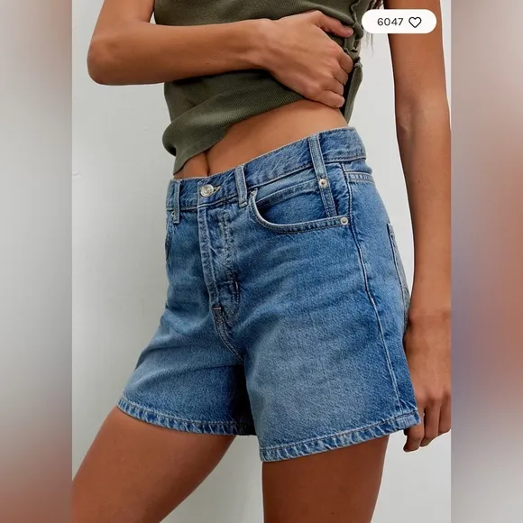 Free People We the Free Tippi Denim Shorts in “In Your Town”. Size 30. NWT