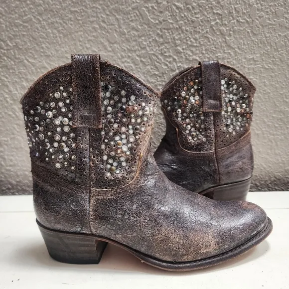 FRYE 77861 Deborah Studded Distressed Gey Leather Short Bootie Boots, Size 7 M
