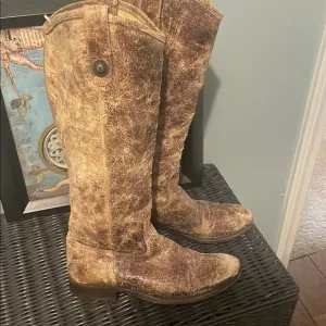 FRYE AND CO Brown Heeled Boots with Rustic Charm