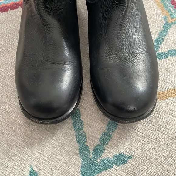 Frye Lynn Buckle Ankle boots