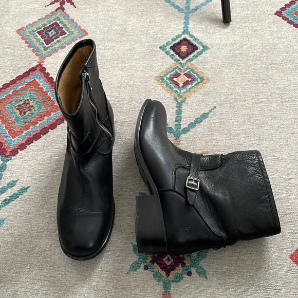 Frye Lynn Buckle Ankle boots