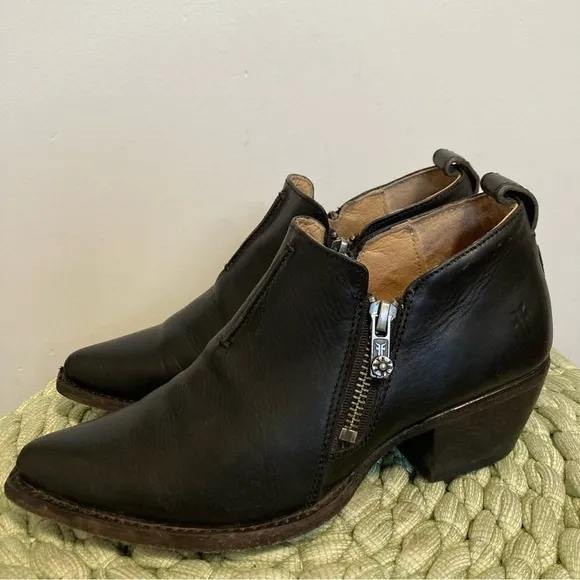 Frye Sacha Moto Black Leather Shootie Zip Ankle Boots