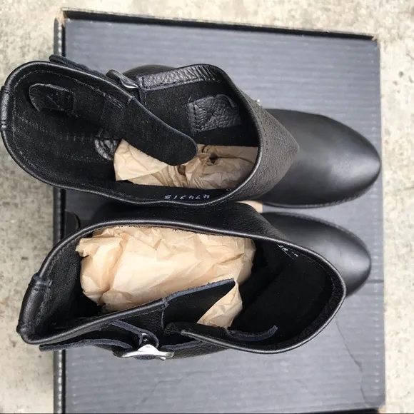 Frye Veronica Short Boot size 6