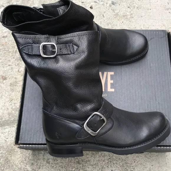 Frye Veronica Short Boot size 6