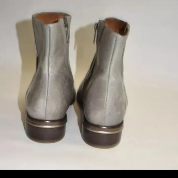 Frye women's ankle boots Grey Charlie Seam size 8B