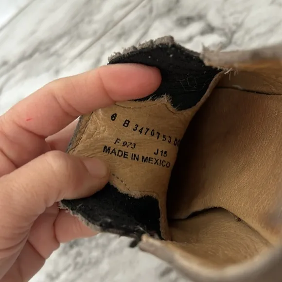 FRYE | women’s size 6 suede leather Billy Shootie made in Mexico western bootie