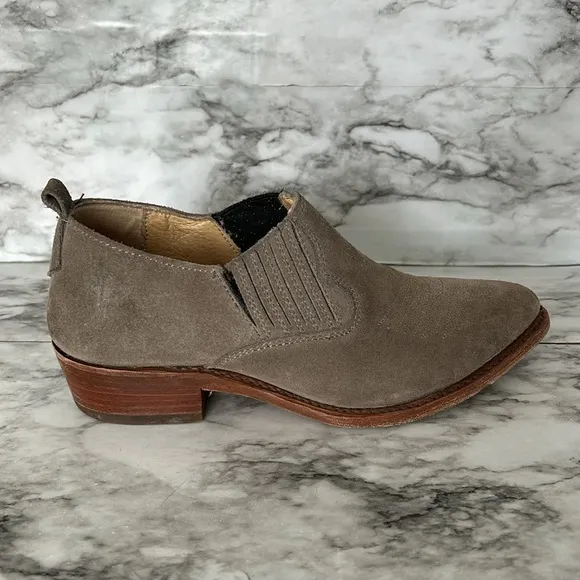 FRYE | women’s size 6 suede leather Billy Shootie made in Mexico western bootie
