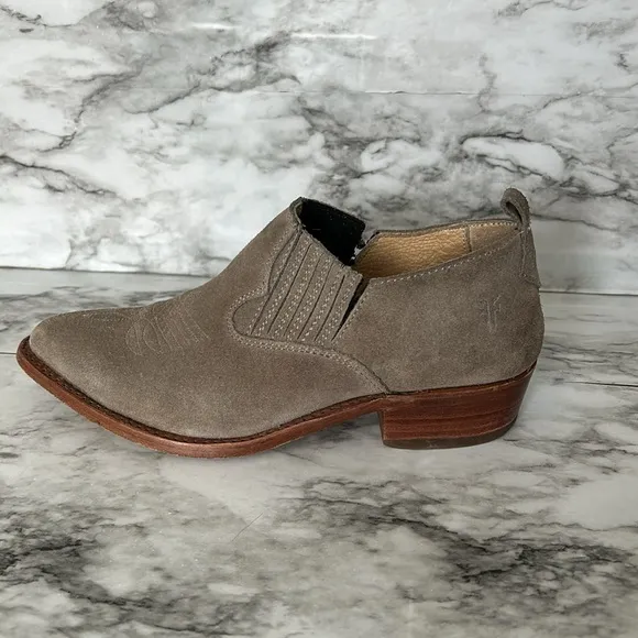 FRYE | women’s size 6 suede leather Billy Shootie made in Mexico western bootie