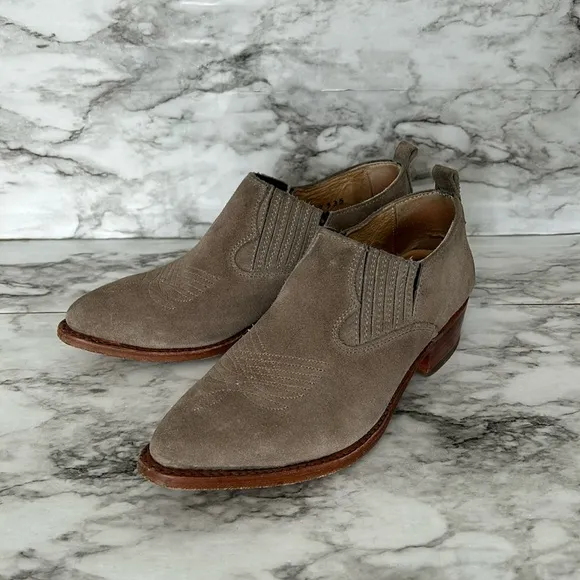 FRYE | women’s size 6 suede leather Billy Shootie made in Mexico western bootie