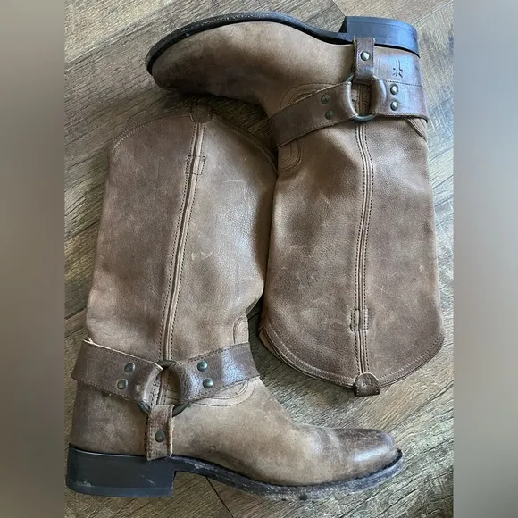 Frye Wyaat Western harness boots Cognac brown distressed leather 76806 Size 6