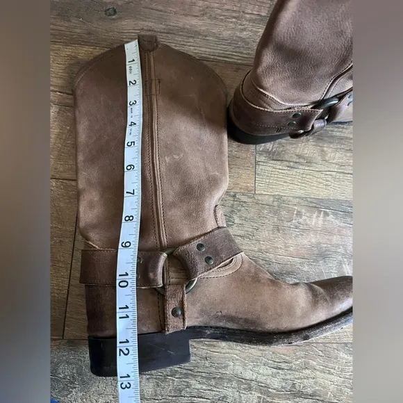 Frye Wyaat Western harness boots Cognac brown distressed leather 76806 Size 6