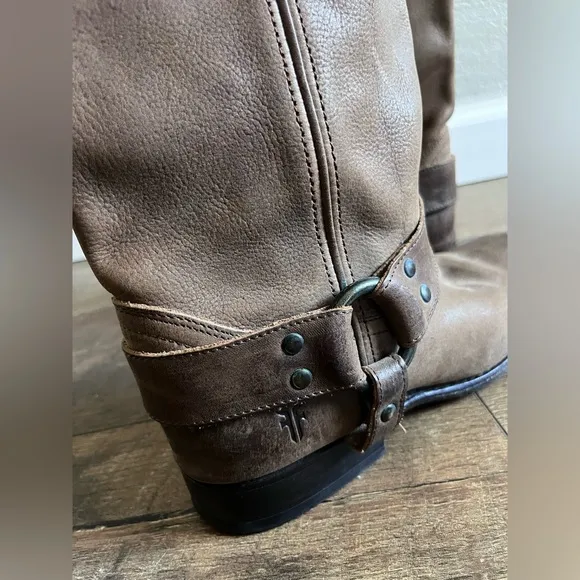 Frye Wyaat Western harness boots Cognac brown distressed leather 76806 Size 6