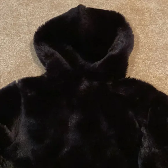 Gap insulated black faux fur girls jacket with red lining XS