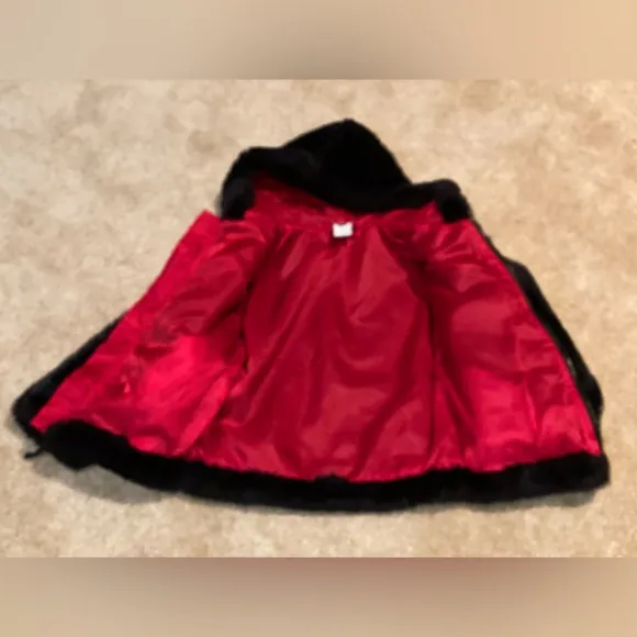 Gap insulated black faux fur girls jacket with red lining XS