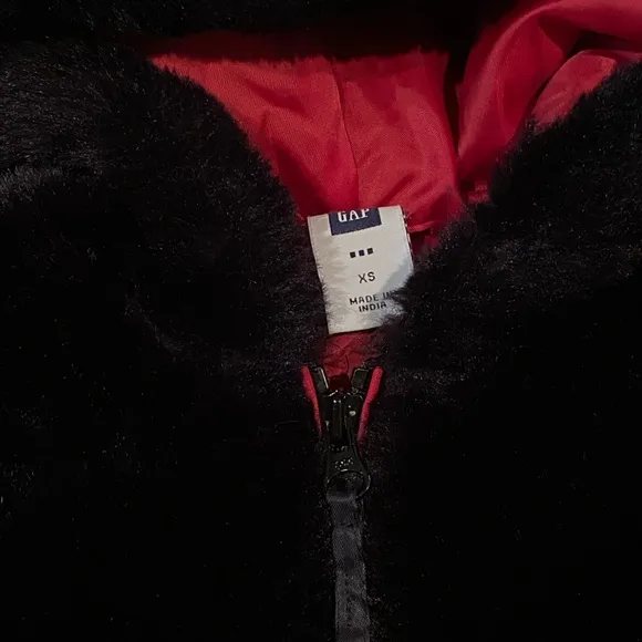Gap insulated black faux fur girls jacket with red lining XS