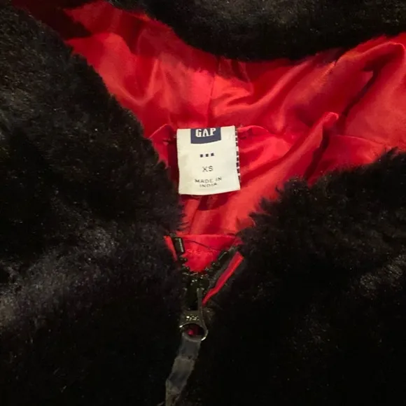 Gap insulated black faux fur girls jacket with red lining XS