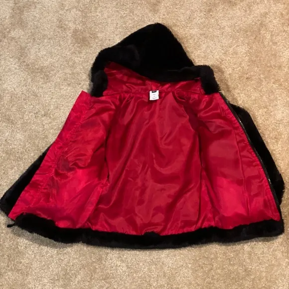 Gap insulated black faux fur girls jacket with red lining XS