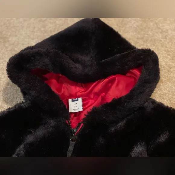 Gap insulated black faux fur girls jacket with red lining XS