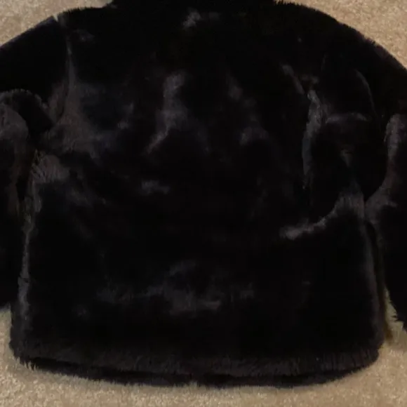 Gap insulated black faux fur girls jacket with red lining XS