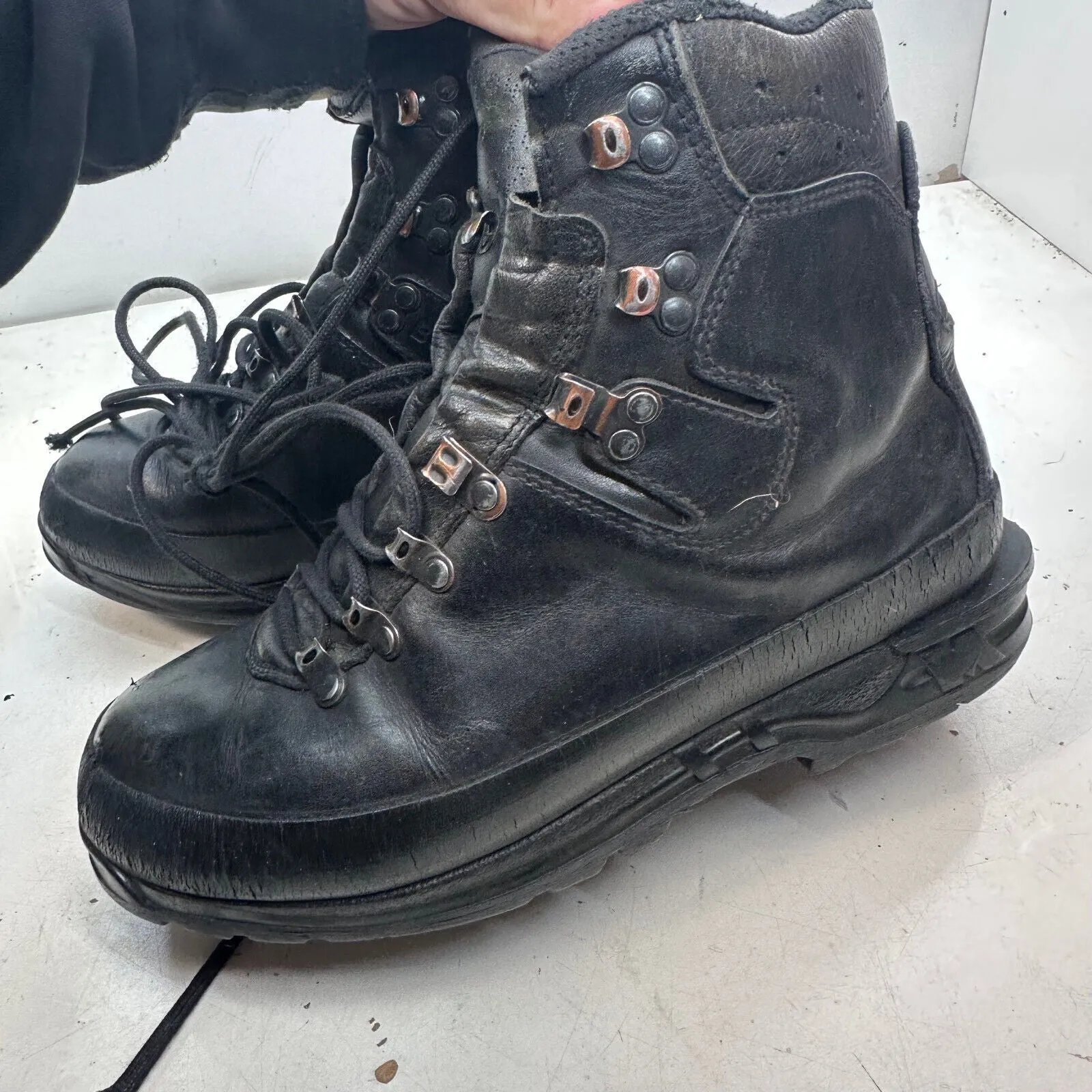 German Army Black Leather Army Heavy Duty Combat Boots Meindl Size EU 42 UK 8