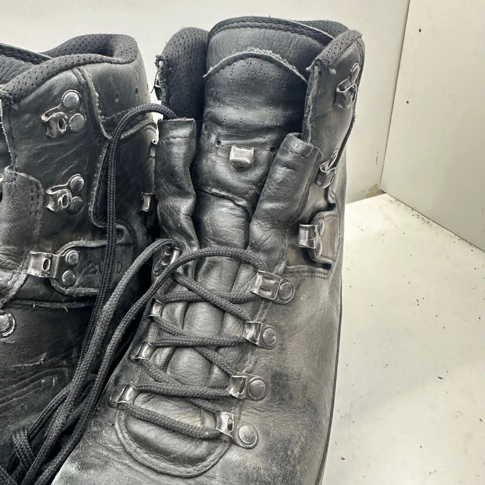German Army Black Leather Army Heavy Duty Combat Boots Meindl Size EU42.5 UK 8.5