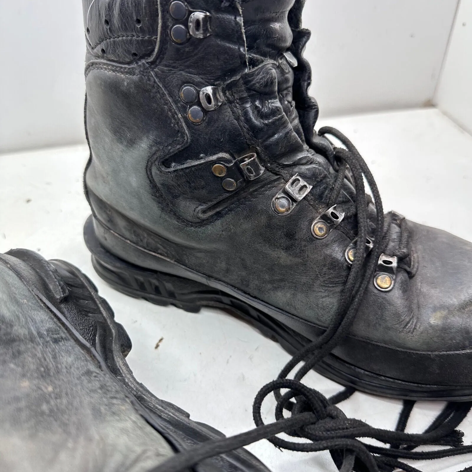German Army Black Leather Army Heavy Duty Combat Boots - Size EU 43 UK 9