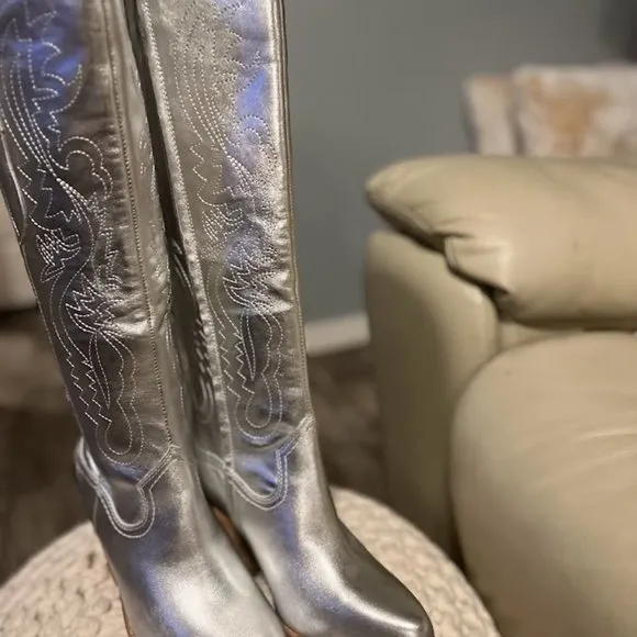 Gianni Bini Size 9.5 Silver Leather Tall Boots Embroidered Western. New without