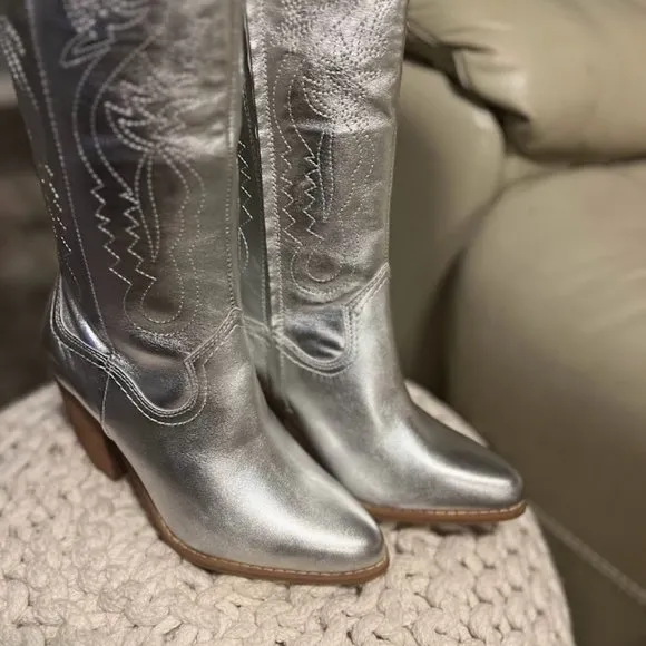 Gianni Bini Size 9.5 Silver Leather Tall Boots Embroidered Western. New without