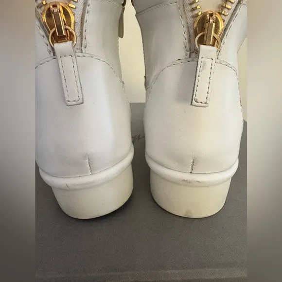 Giuseppe Zanotti white leather Gold Chain White Women's Sandal Sneakers - used