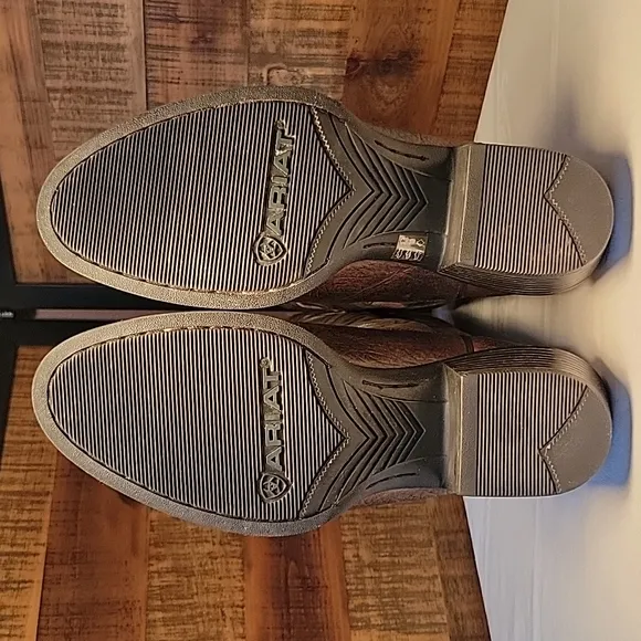 Gorgeous Men's Ariat Cowboy Boots   EUC 11ee