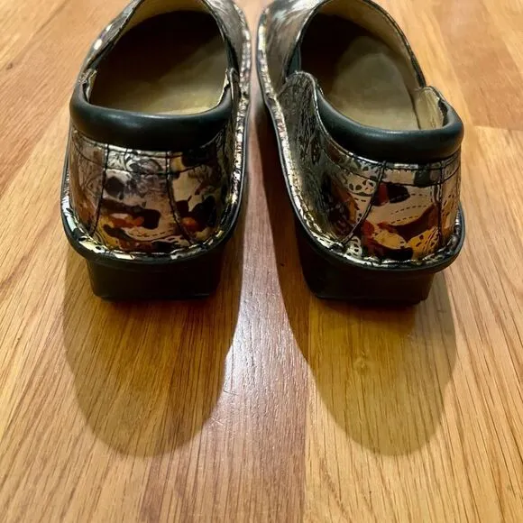 GUC Alegria Debra Metallic Print Leather Clogs Shoes Size 39 or US Size 9