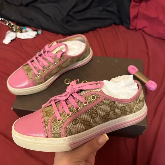 Gucci Canvas w/Pink Shoes