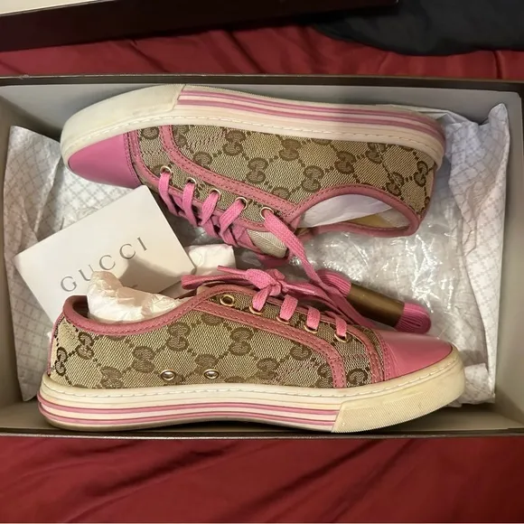 Gucci Canvas w/Pink Shoes