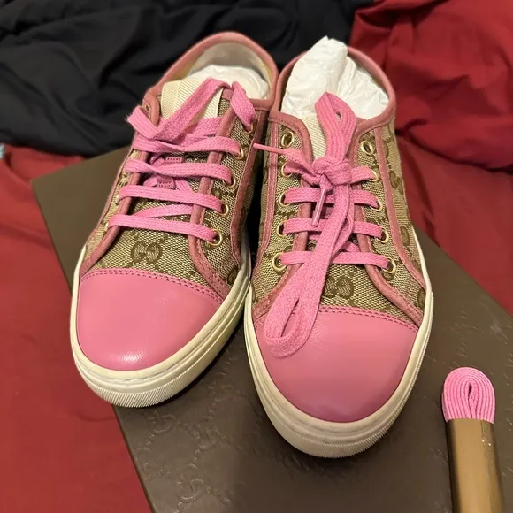 Gucci Canvas w/Pink Shoes