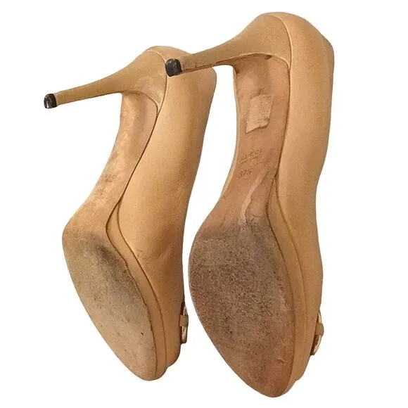 Gucci Horsebit Peep Toe Sz 7.5 Classic Heel Pumps Beige Tan Silver Accent Flaw