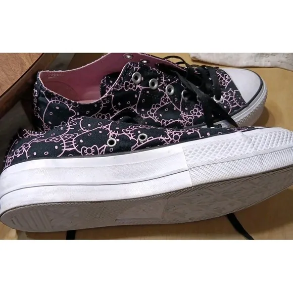 HELLO KITTY Converse  Clean Lift Ox Low SIZE  9 PLATFORM SHOES BLACK PINK