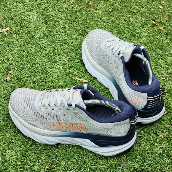 HOKA BONDI 7 - Womens Athletic Shoes - SIZE 7.5