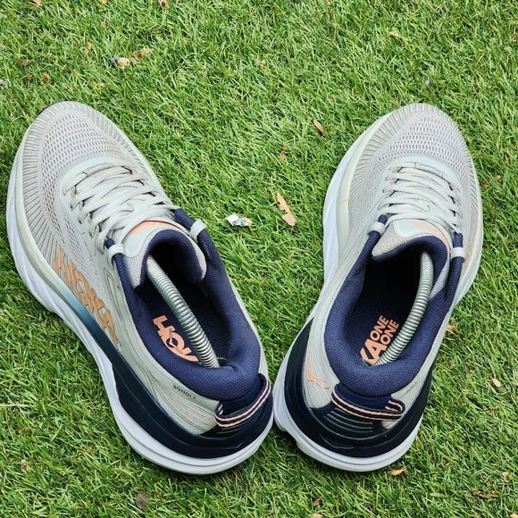 HOKA BONDI 7 - Womens Athletic Shoes - SIZE 7.5