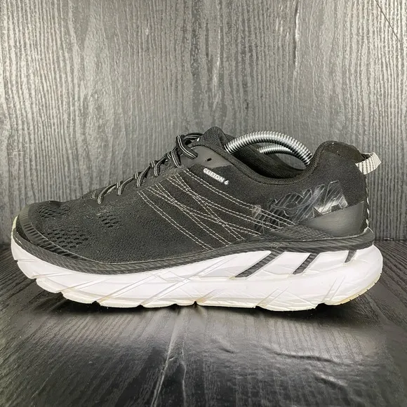HOKA ONE ONE CLIFTON 6 Men’s size 11.5