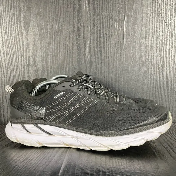 HOKA ONE ONE CLIFTON 6 Men’s size 11.5
