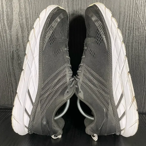 HOKA ONE ONE CLIFTON 6 Men’s size 11.5
