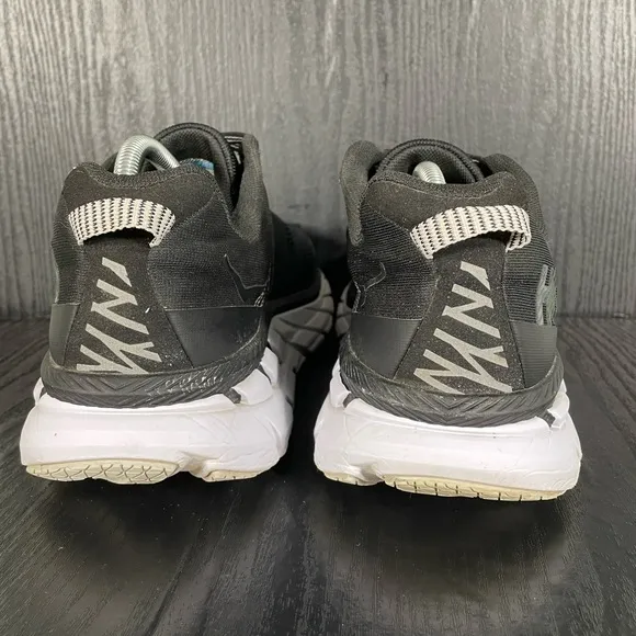 HOKA ONE ONE CLIFTON 6 Men’s size 11.5