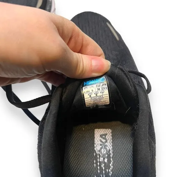 Hoka One One Clifton 8 Womens Size 6.5B Running Shoes Black White 1119394 BWHT