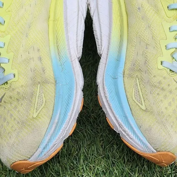 HOKA CLIFTON 9 - Womens Athletic Shoes - SIZE 6.5B ** Need New Insoles **
