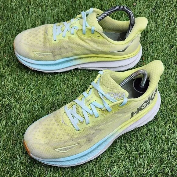 HOKA CLIFTON 9 - Womens Athletic Shoes - SIZE 6.5B ** Need New Insoles **