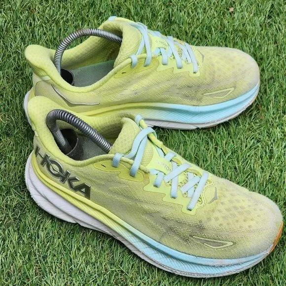 HOKA CLIFTON 9 - Womens Athletic Shoes - SIZE 6.5B ** Need New Insoles **