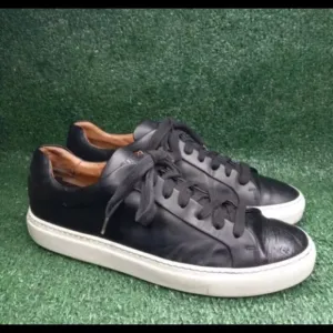 Hugo Boss Mens SZ 9 Casual Sneakers Flat Comfort Black Leather Lace Up Shoes